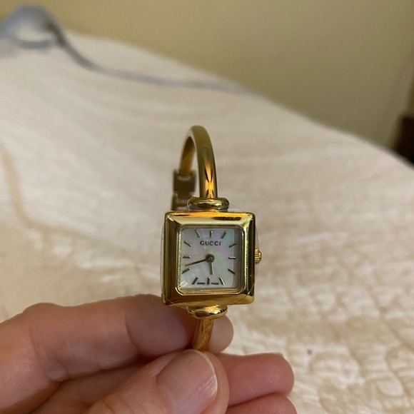 Gold Bangle Women's Watch 1900l MOP face - Picture 8 of 8